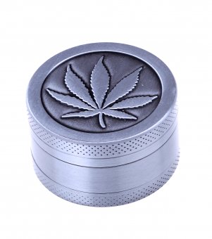 Alu-Grinder, 40 mm Ø, 3-teilig, mit Sieb, Relief: Cannabis Blatt  